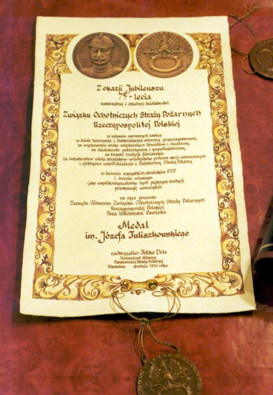 Karneol 01.04.08 • Dyplom jubileuszowy na papierze czerpanym wykonany ręcznym pismem kaligraficznym i ręcznie zdobiony