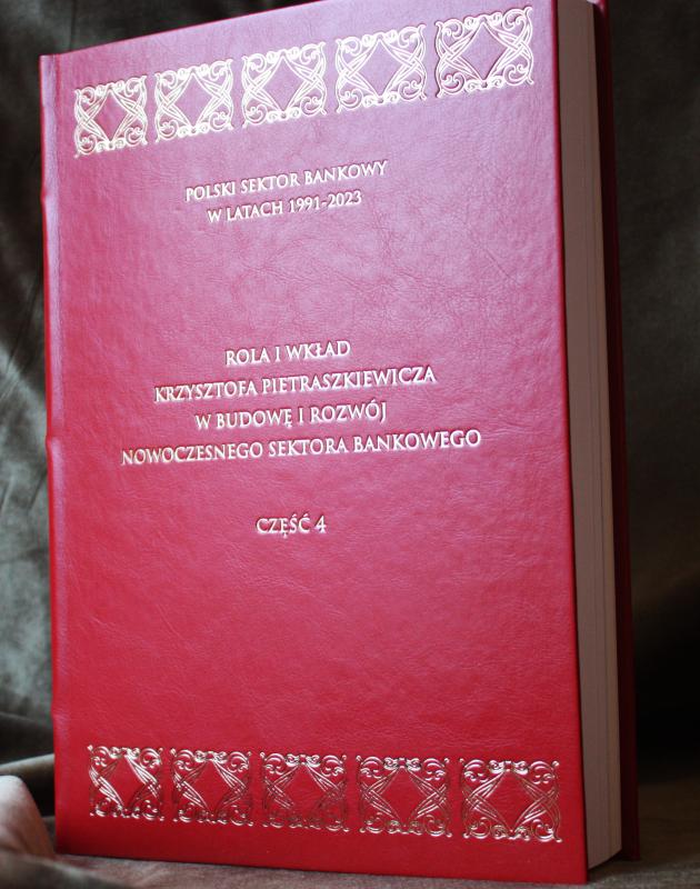 Karneol 01.06.04 • Twarda oprawa historii Związku Banków Polskich i jej prezesa K. Pietraszkiewicza