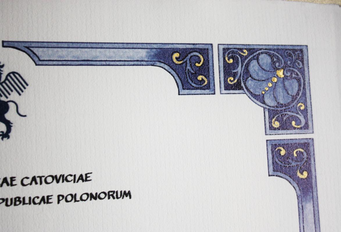 Karneol Nr 01.07 • Akt nadania tytułu doktora honoris causa. Ręcznie wykonane zdobienia i złocenia.