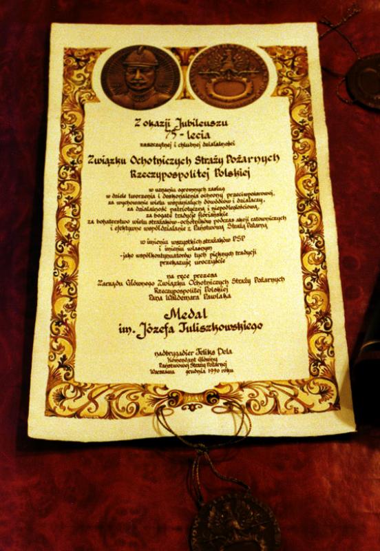 Karneol Nr 01.15 • Dyplom jubileuszowy. Rękopis kaligraficzny na papierze czerpanym. Ręczne zdobienia. Pieczęć woskowa.