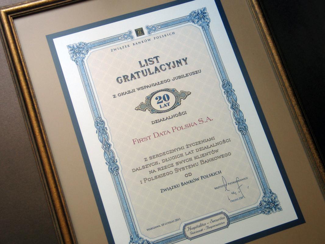 Karneol Nr 01.17 • List Gratulacyjny z okazji jubileuszu. Ozdobne tło i obramowanie. Oprawa w passe partout i ramę.