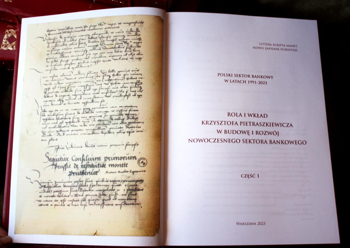 Karneol Nr 01.24 • Strona tytułowa monografii o ZBP z wklejonym reprintem.