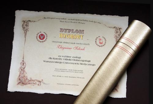 Karneol 01.03.03 • Dyplom Honorowy za zasługi wykonany na papierze czerpanym, ręcznie złocone elementy graficzne