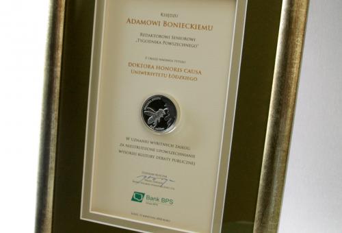 Karneol 01.03.04 • Dyplom Uznania za uzyskanie honorowego tytułu naukowego