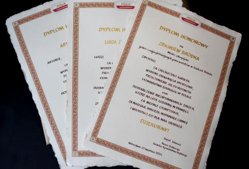 Karneol 01.03.07 • Dyplom Honorowy za osiagnięte wyniki sportowe wykonane na papierze czerpanym z ręczną grafiką i złoceniem