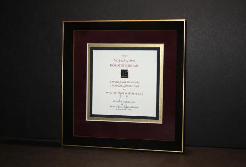 Karneol Nr 01.19 • Podziękowanie za wieloletnia współpracę. Wklejony znaczek z logo firmy.