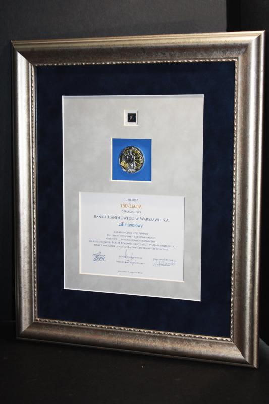 Karneol Nr 02.04 • Oprawa w profilowaną ramę z drewna. Flokowane podwójne passe partout.