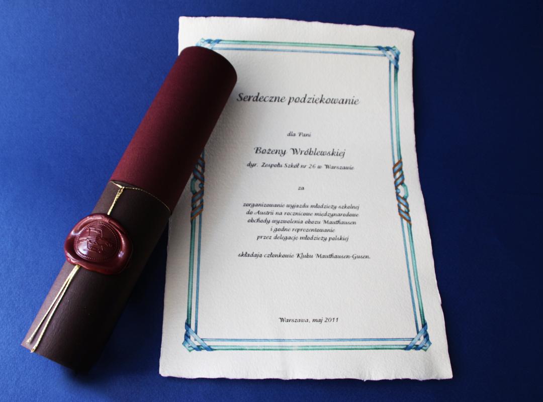 Nr 02.07 • Tubka z kartonu do dyplomów w rulonie w małym formacie. Karneol Nr 02.07 • Tubka z kartonu do dyplomów w rulonie w małym formacie.