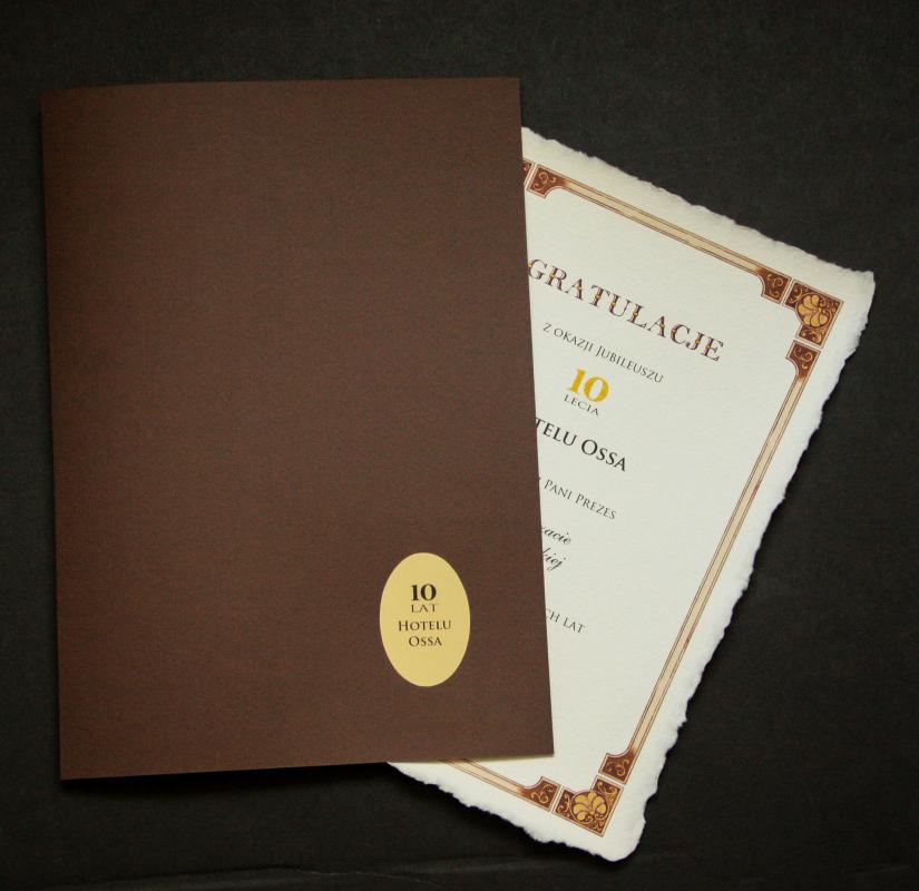 Nr 02.13 • Okładka do dyplomu z kartonu ozdobnego. Personalizowana naklejka. Karneol Nr 02.13 • Okładka do dyplomu z kartonu ozdobnego. Personalizowana naklejka.