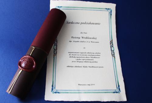 Nr 02.07 • Tubka z kartonu do dyplomów w rulonie w małym formacie. Karneol Nr 02.07 • Tubka z kartonu do dyplomów w rulonie w małym formacie.