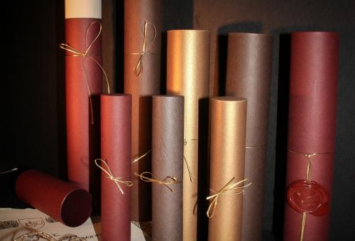 Nr 02.08 • Tubki o średnicy 5 cm z kartonu ozdobnego do oprawy dyplomów w formacie A5 i A4 zwiniętych w rulon. Karneol Nr 02.08 • Tubki o średnicy 5 cm z kartonu ozdobnego do oprawy dyplomów w formacie A5 i A4 zwiniętych w rulon.