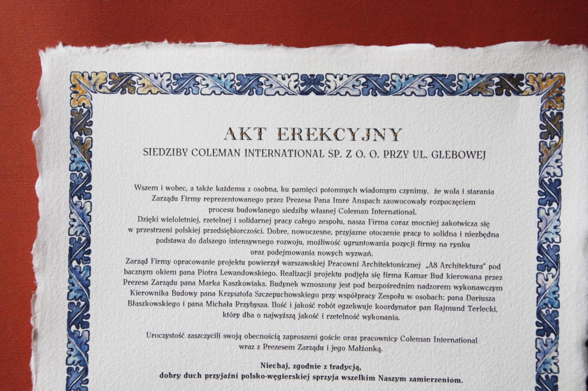 Karneol 03.01.11 • Akt erekcyjny nowej siedziby firmy wykonany na papierze czerpanym z ręcznie wykonaną grafiką i złoceniem