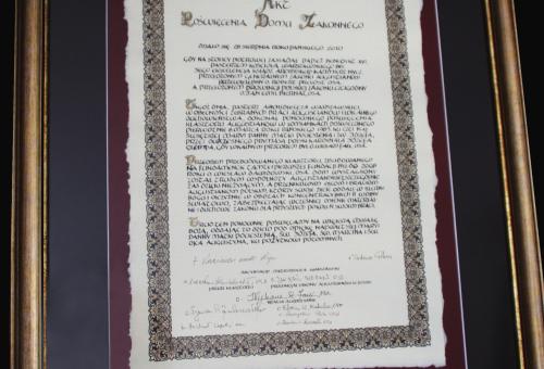 Karneol 03.01.09 • Akt poświęcenia domu zakonnego wykonany na papierze czerpanym z ręcznie wykonaną grafiką i złoceniem