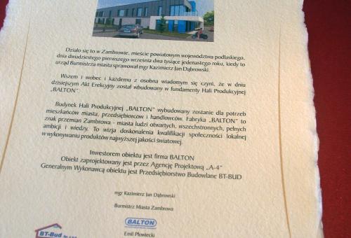 Nr 03.07. • Akt Erekcyjny budowy hali produkcyjnej. Papier czerpany. Ręczne złocenie. Karneol Nr 03.07. • Akt Erekcyjny budowy hali produkcyjnej. Papier czerpany. Ręczne złocenie.