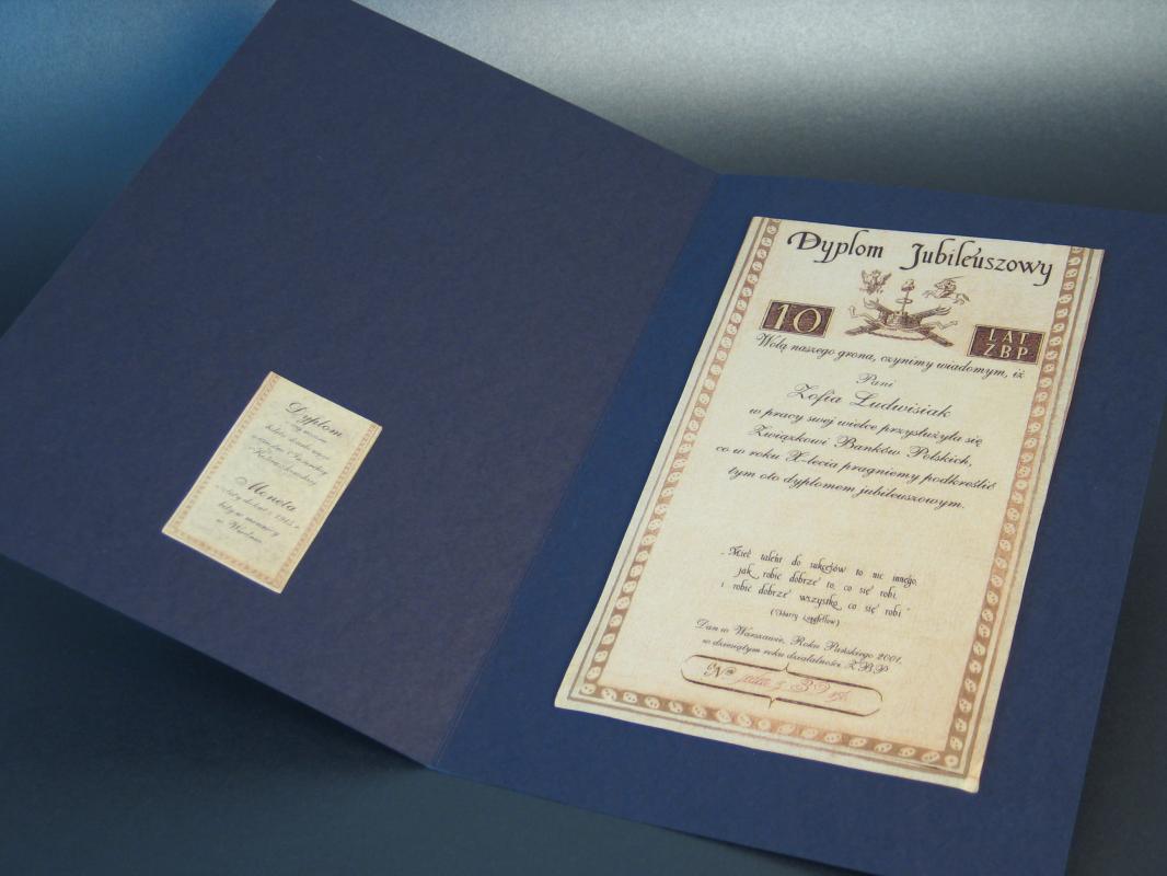 Karneol K-01.P-03.08 • Dyplom Jubileuszowy w okładce z kartonu ozdobnego.