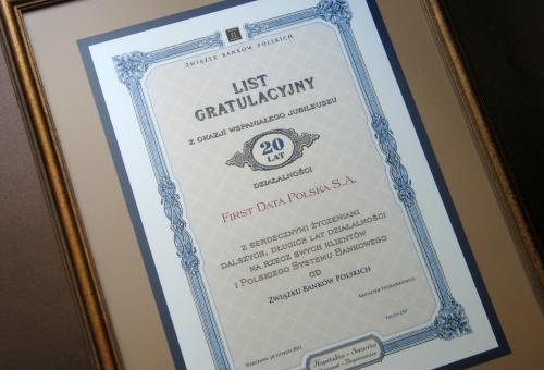 Karneol K-01.P-04.04 • List Gratulacyjny - oprawa w stylową ramę z drewna.