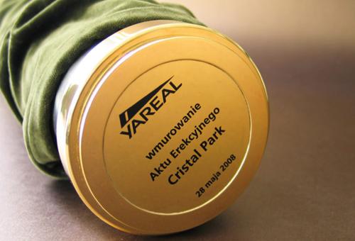 Karneol K-03.P-01.16 • Akt Erekcyjny. Grawerowane wieko tuby mosiężnej do aktu.