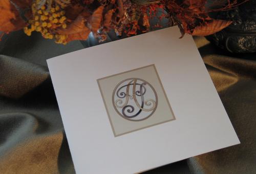 Karneol K-04.P-04.01 • Styl pisma – copperplate. Monogram ozdobny na zaproszeniu.