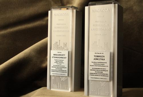 Karneol K-07.P-01.04 • Nagroda za działania innowacyjne. Aluminium i plexi grawerowane.