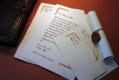 Karneol K-08.P-02.02 • Zestaw papeterii na papierze czerpanym. List pisany ręcznym pismem ozdobnym. Ręczne złocenia.