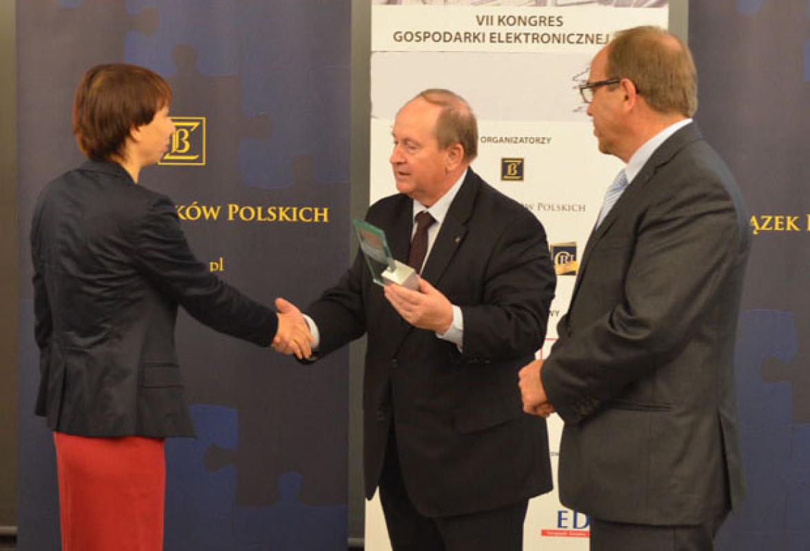 Nr 04.02 • Uroczystość wręczania przez Prezesa ZBP nagrody Kongresu Gospodarki Elektronicznej Karneol Nr 04.02 • Uroczystość wręczania przez Prezesa ZBP nagrody Kongresu Gospodarki Elektronicznej