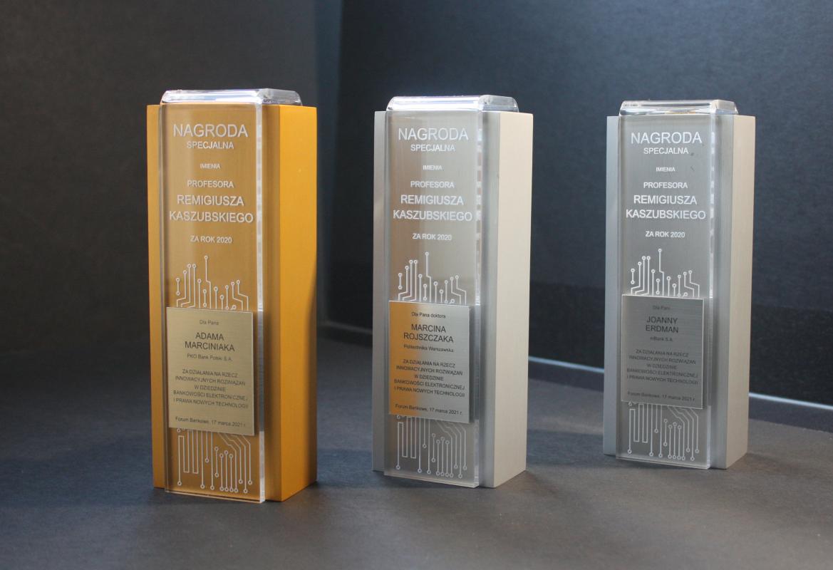 Nr 04.05 • Nagroda im. prof. Remigiusza Kaszubskiego. Statuetka. Aluminium, plexi grawerowane, laminat grawerski. Karneol Nr 04.05 • Nagroda im. prof. Remigiusza Kaszubskiego. Statuetka. Aluminium, plexi grawerowane, laminat grawerski.