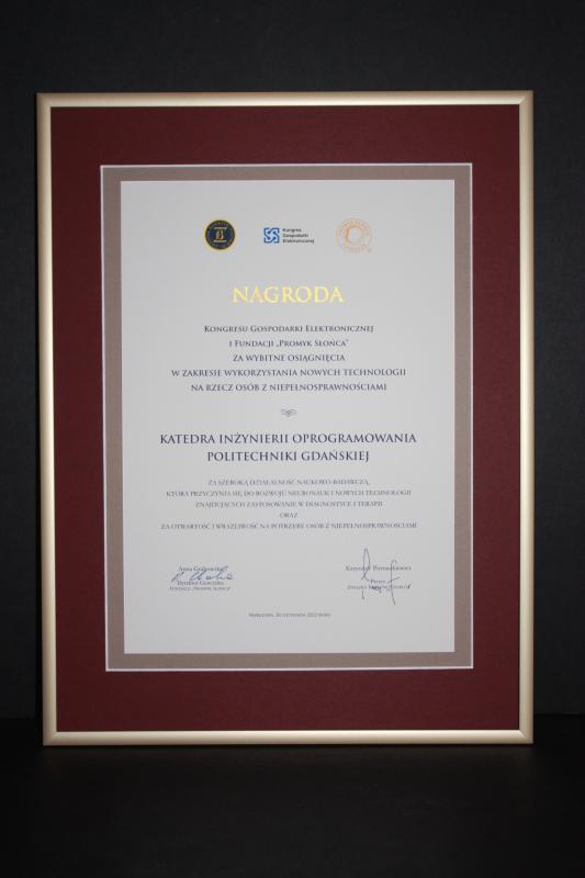 Nr 04.26 • Nagroda Kongresu Gospodarki Elektronicznej i Fundacji Promyk Słońca. Oprawa w ramę metalową. Karneol Nr 04.26 • Nagroda Kongresu Gospodarki Elektronicznej i Fundacji Promyk Słońca. Oprawa w ramę metalową.