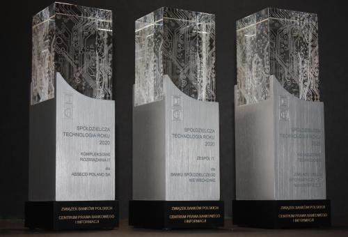 Nr 04.03 • Spółdzielcza Technologia Roku. Personalizacja nagrody. Statuetka. Nagroda. Szkło kryształowe i aluminium. Karneol Nr 04.03 • Spółdzielcza Technologia Roku. Personalizacja nagrody. Statuetka. Nagroda. Szkło kryształowe i aluminium.