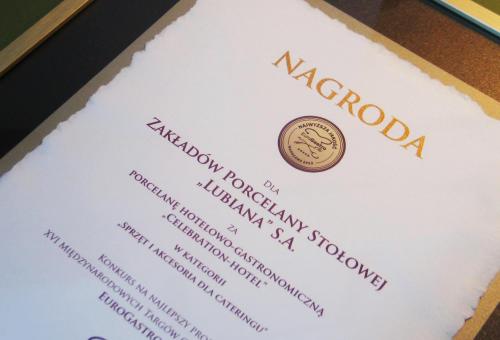 Nr 04.27 • Nagroda - dyplom w konkursie EuroGastro. Papier czerpany. Oprawa w ramę metalową. Karneol Nr 04.27 • Nagroda - dyplom w konkursie EuroGastro. Papier czerpany. Oprawa w ramę metalową.