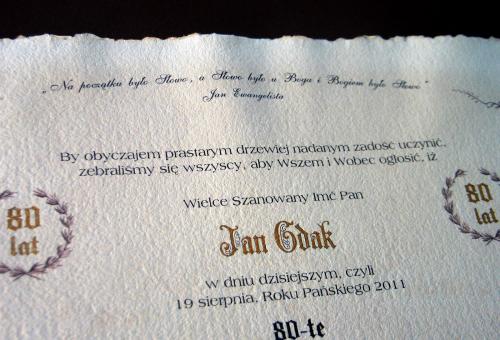 Karneol Nr 11.29. • Jubileusz 80-lecia. Papier czerpany. Ręczne złocenie. Projekt i wykonanie indywidualne.